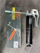 Шприц(под тубу) SIPL S-1012 для смазки пистолетного типа с фиксированным носиком и насадкой 6808